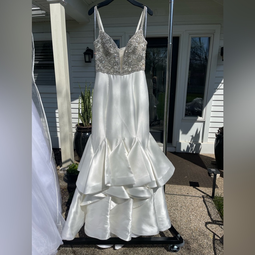 White dress 👗